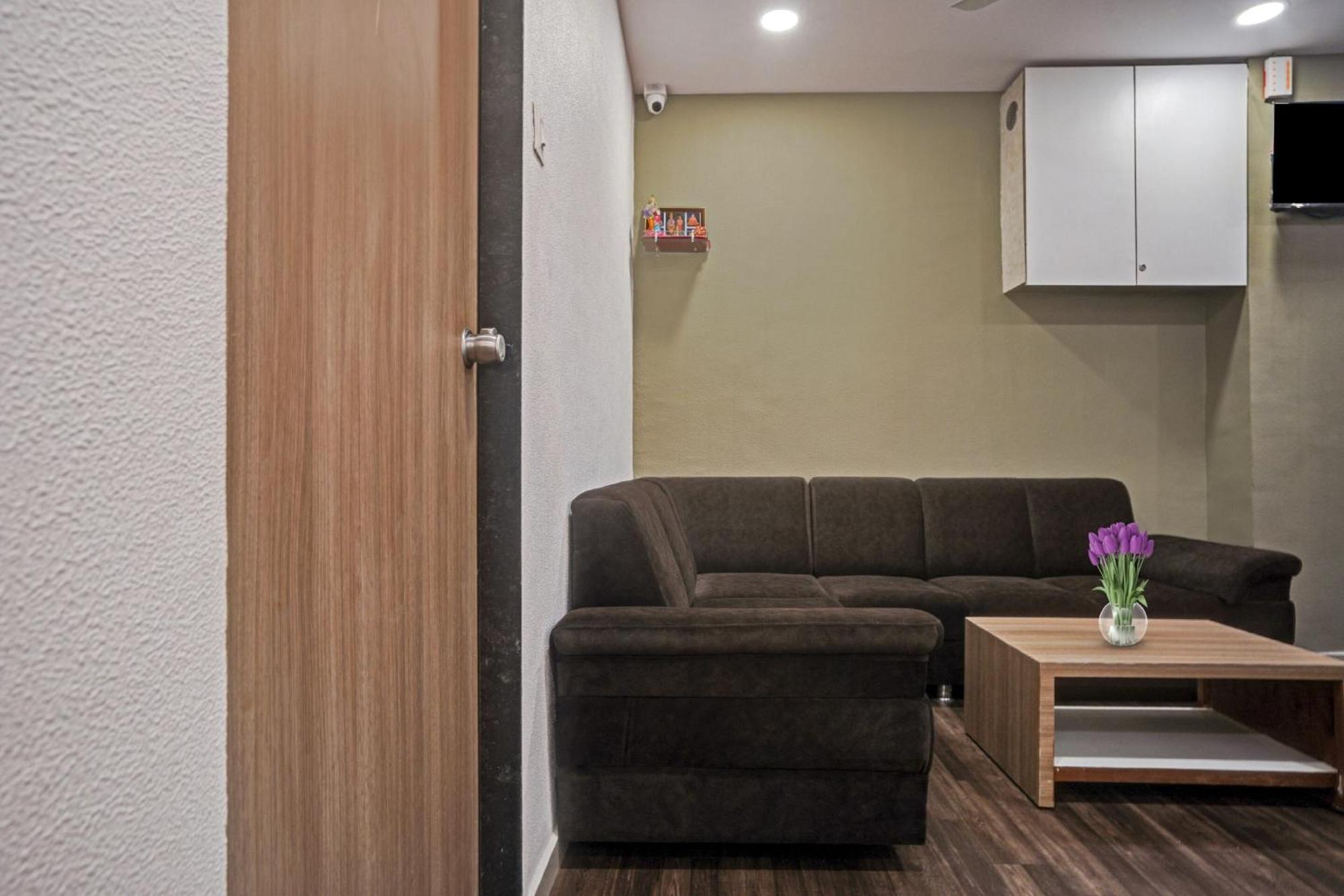 Hotel O Infinity Surat Exterior photo